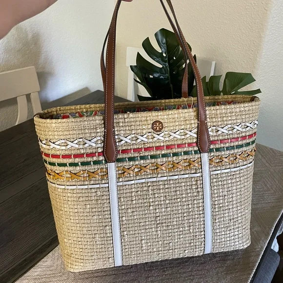 New , Authentic Tory Burch bag - Picture 2 of 13